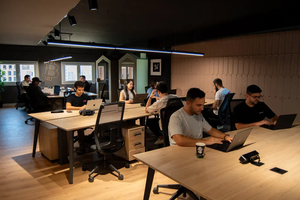 Networking de Racks Academy en espacio de coworking en Madrid